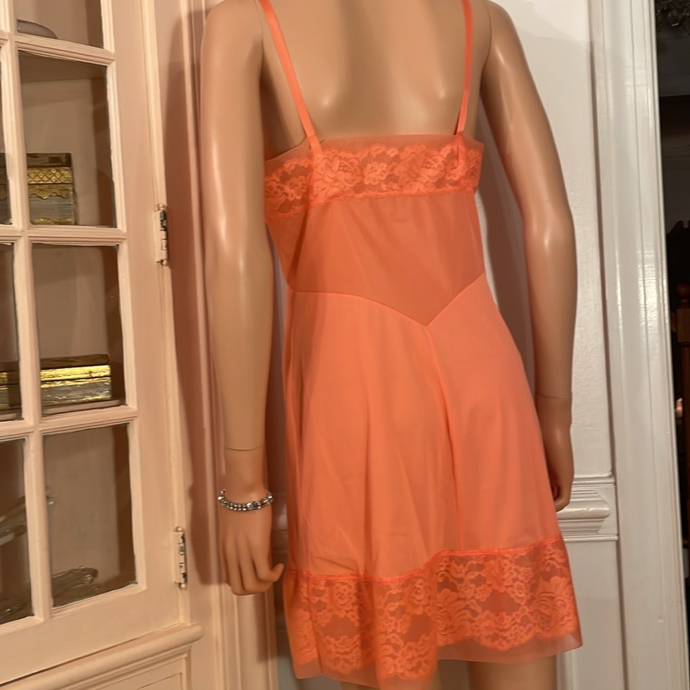 Vintage VANITY FAIR pale peach lace TRICOT slip. Size 34 (size small) - Picture 8 of 14